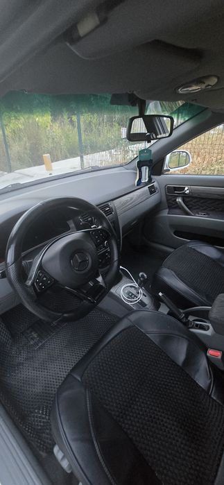Lacetti 1.8 sotiladi