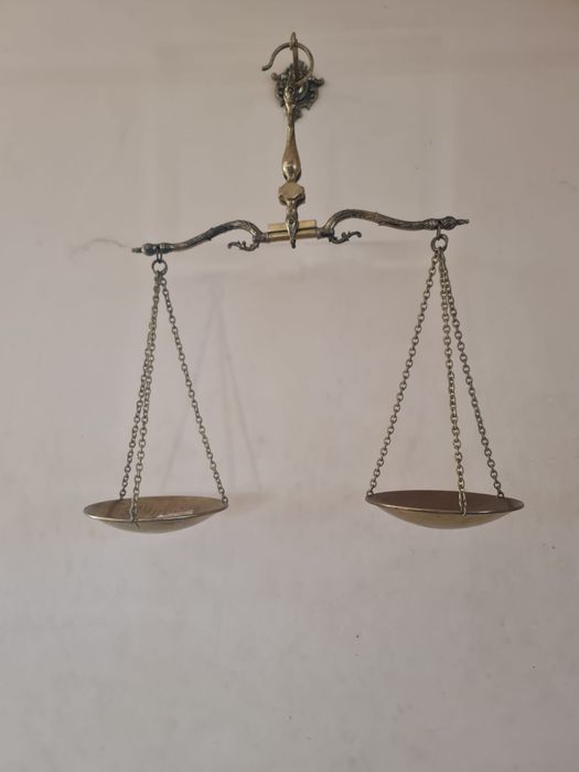 Balanța din bronz alamă.