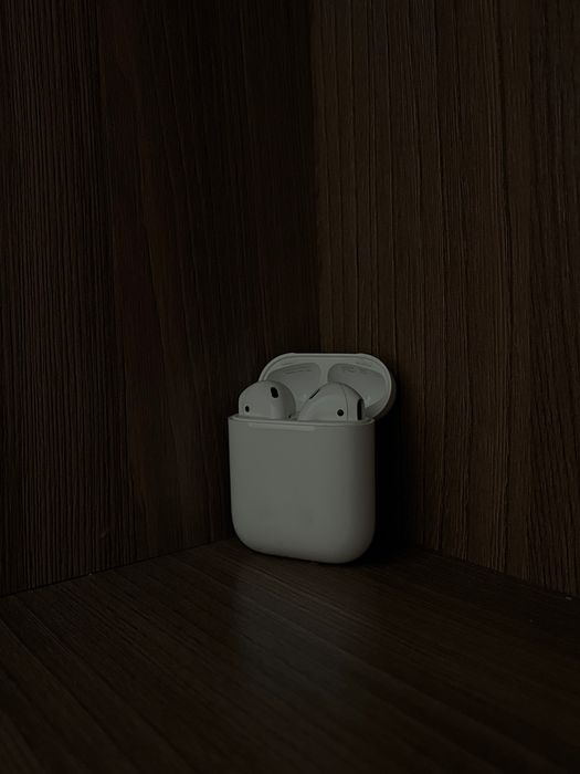 Продам наушники airpods