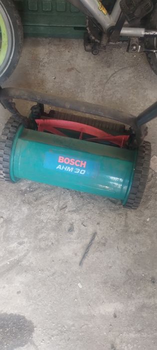 Bosch  ahm 30 mașina de tuns iarba