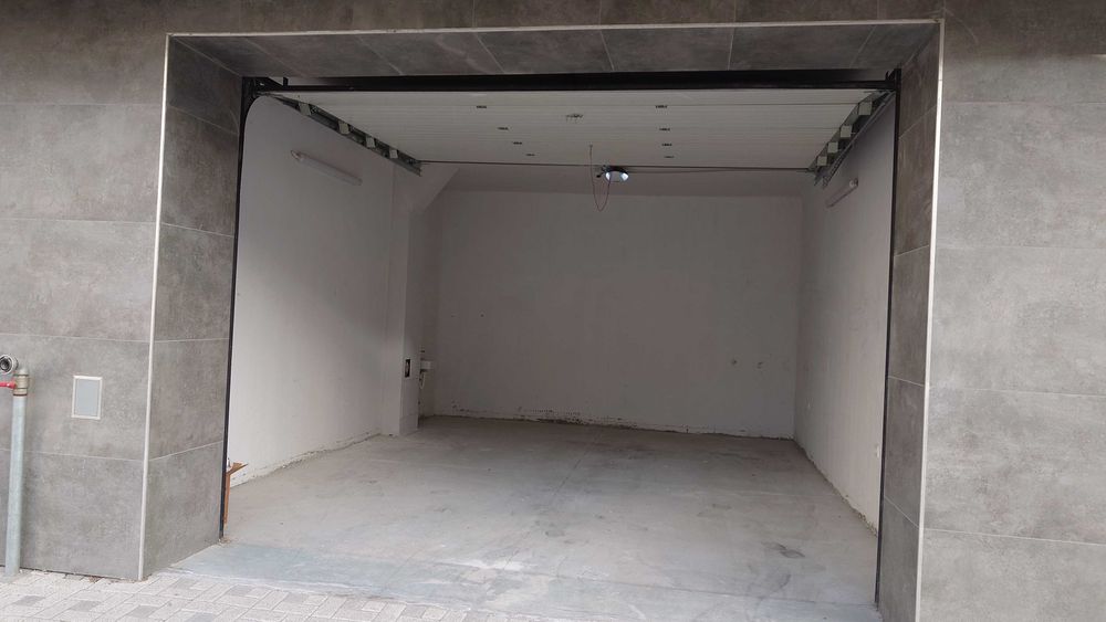 Дава се под наем Гараж / Паркомясто в Пловдив, Каменица 2 - 30 кв.м за 180 € - Снимка #2