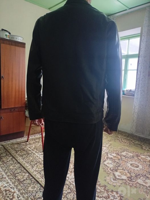 Кожа куртка сотилади