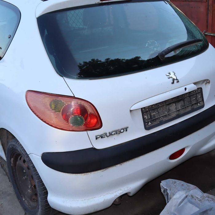 Пежо 206 1.4 HDI  68 к.с. 2003 год.Само на части