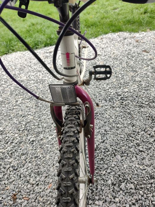 Bicicletă pentru fete pe 24