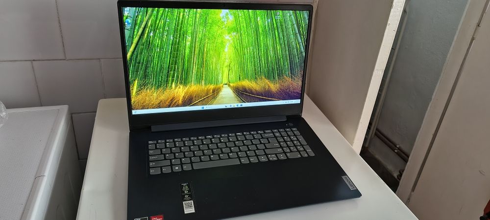 Laptop LENOVO -17"+20 GB RAM+4Tb SSD