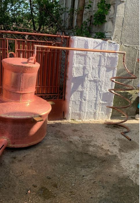 Un cazan de țuică urgent