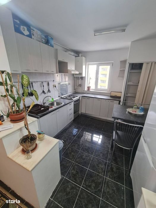 Apartament 3 camere, 2 bai,decomandat, 78 mp, etaj intemediar, parcare