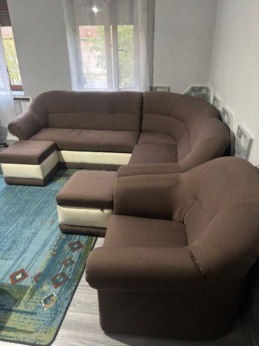 coltar cu 7 locuri extensibil + 2 fotolii si 4 tabureti