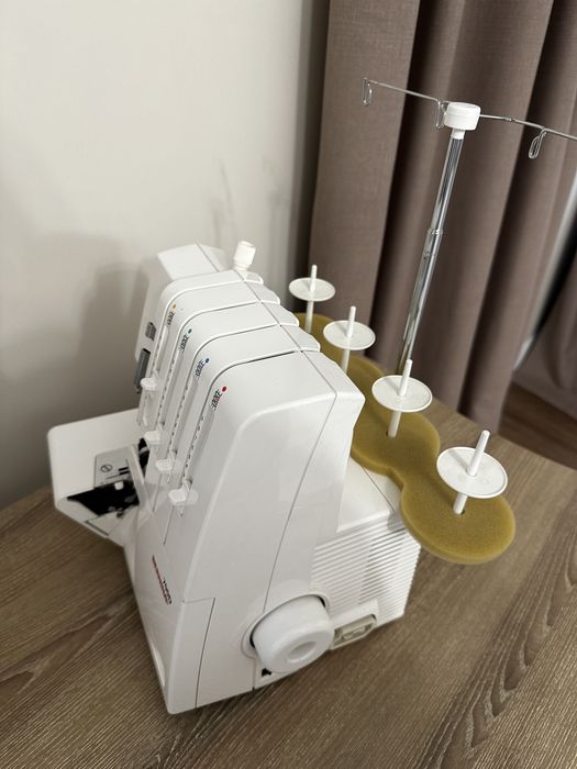 Оверлок Bernina 700D