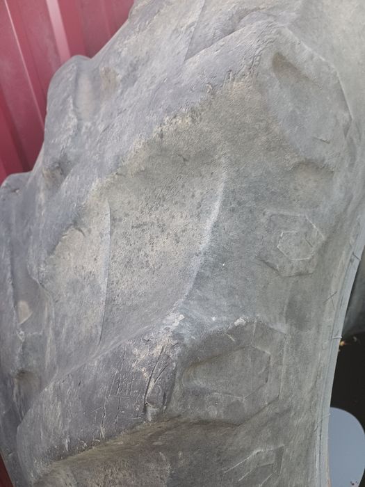 Vând cauciucuri 480 70 34 uzate pirelli