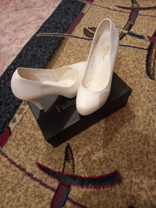 Продам красивые туфли