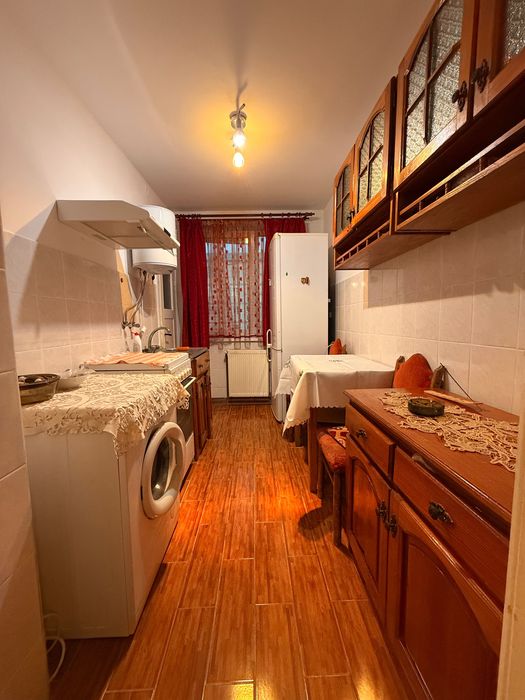 Vând apartament 2 camere Ultra Central in Ștei !