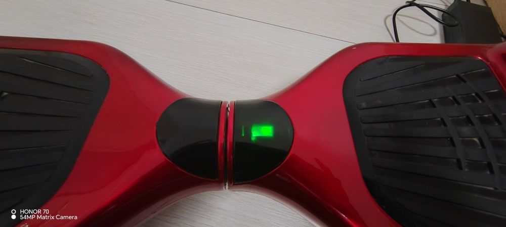 Продава се червен hoverboard 6.5 инча.
