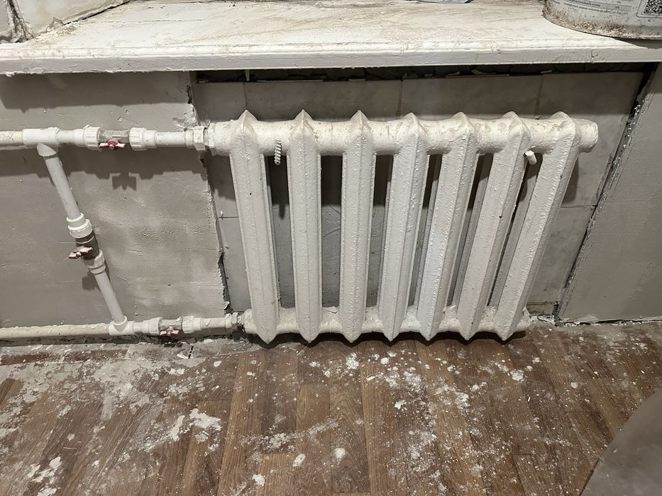 Продам чугунную батарею 7 секций