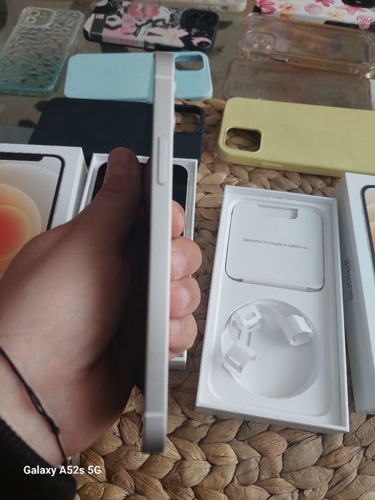 Два броя айфон 12