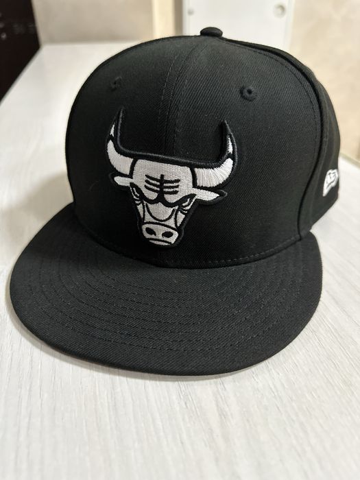 New Era Chicago Bulls — чёрная кепка