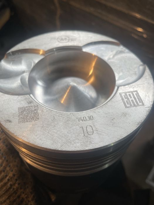 Продам поршня на камаз новые