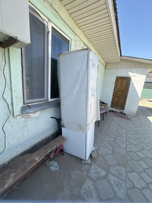 Холодильник б/у.