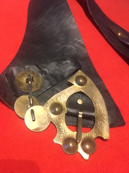 Curea de piele model deosebit