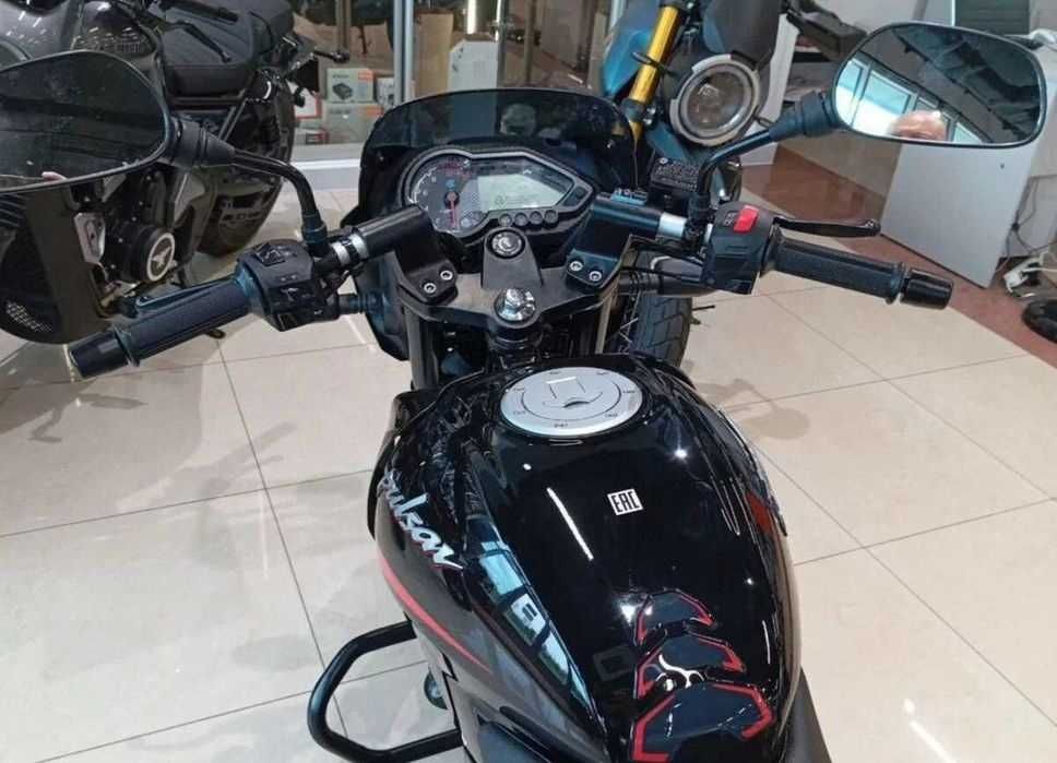 Мотоцикл BAJAJ Pulsar 180