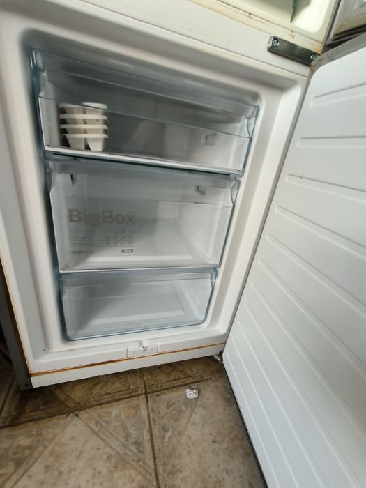 Хладилник BOSCH с фризер – VitaFresh – отлично състояние