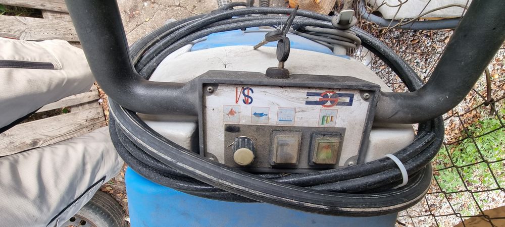 Акумулаторна машина за почистване на под