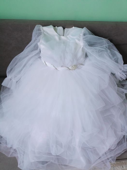 Әдемі көйлек сатылады