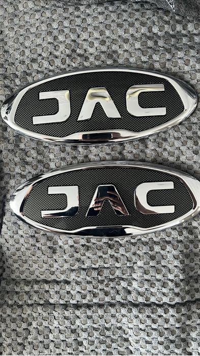 Продам два значка JAC