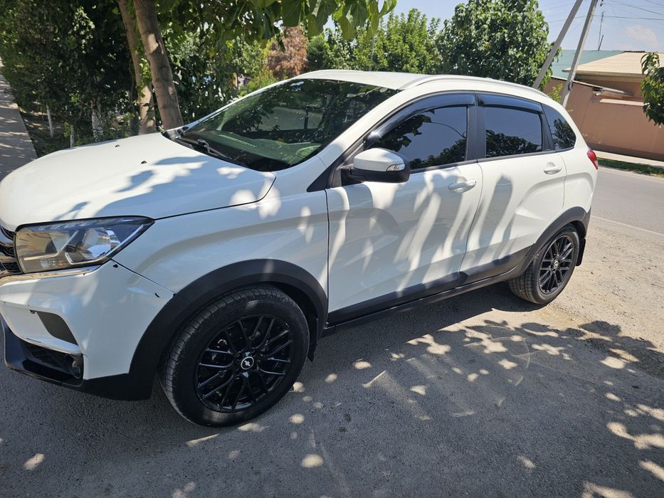LADA X-Ray KROSS sotiladi
