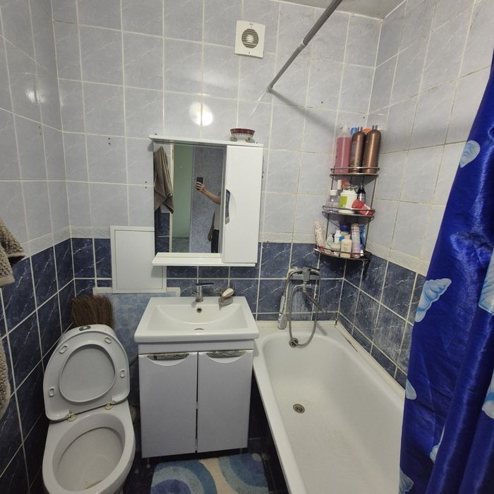 Продаю 4-комнатную квартиру