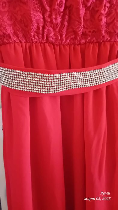 Дамска червена рокля дантела