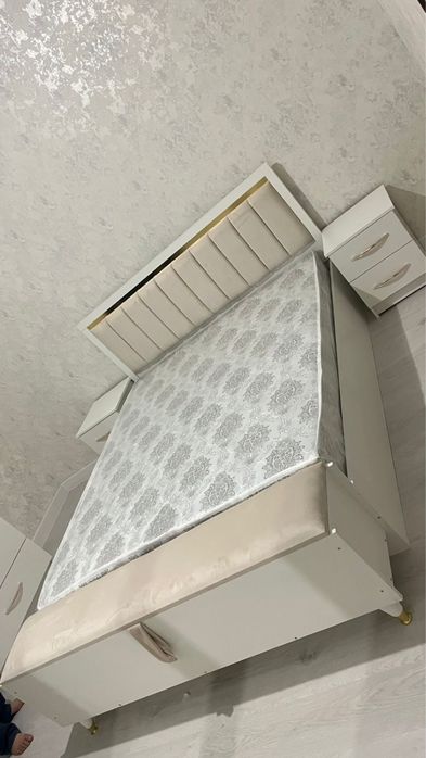 Продается кровать без матраса