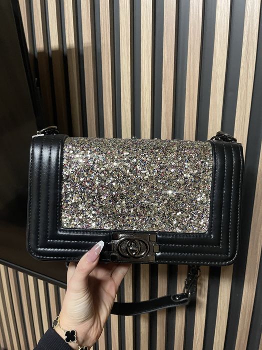 Разделям се с няколко чанти