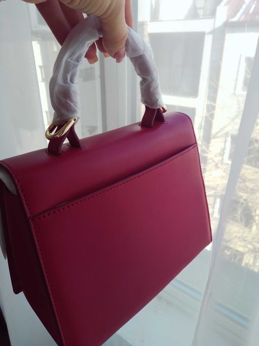 Оригинална чанта Furla.