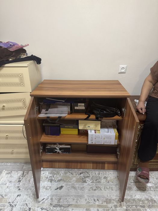 камот тумба и книжный шкаф