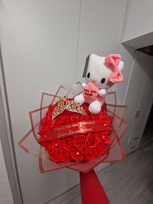 Buchet hello kitty stitch si alte figurine