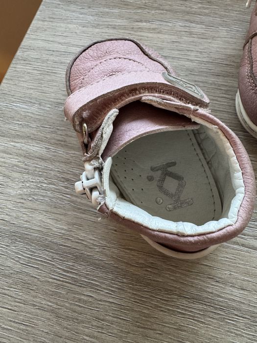 Детско трансформиращо легло, повивалник и обувки за прохождане