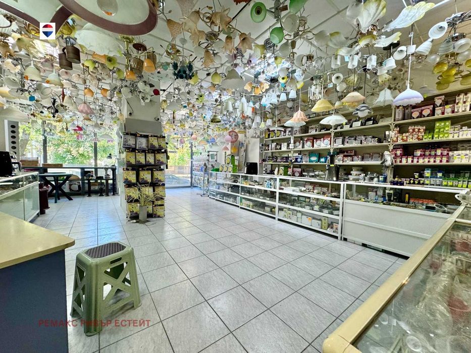 Търговски обект / магазин за продажба кв. Широк център