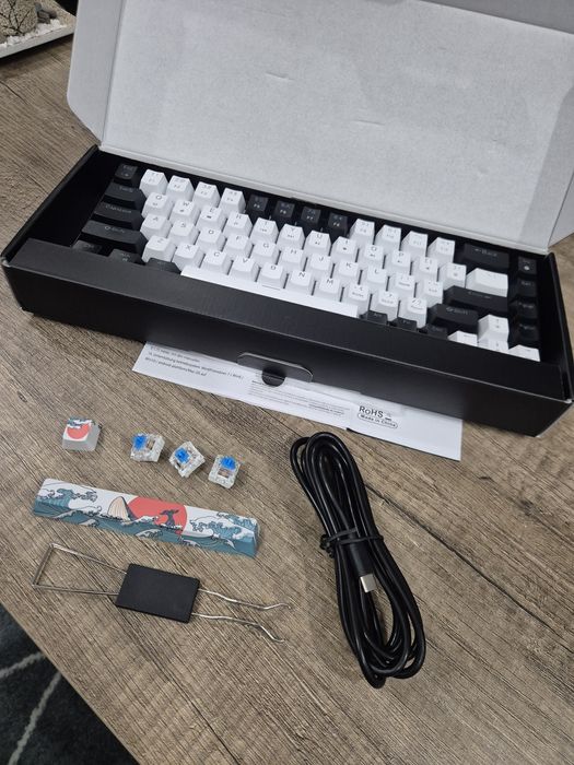 Tastatura mecanica gaming cu fir iluminata