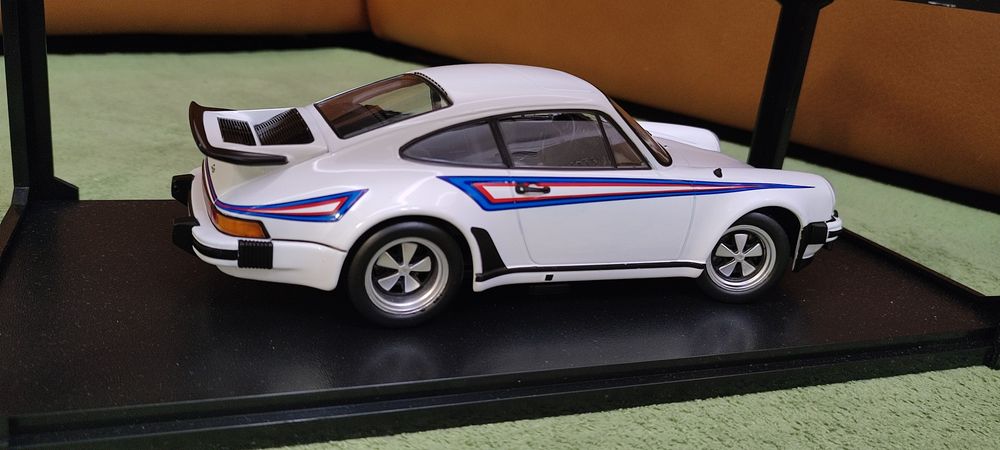 Модел 1:18 Porsche 911 (930)turbo