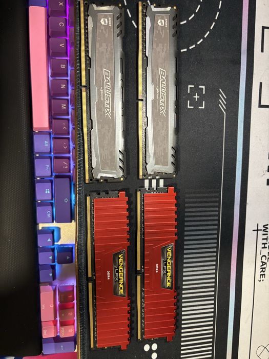 Kit Memorie RAM 16GB 2x8 DDR4 3200MHz Corsair + Crucial