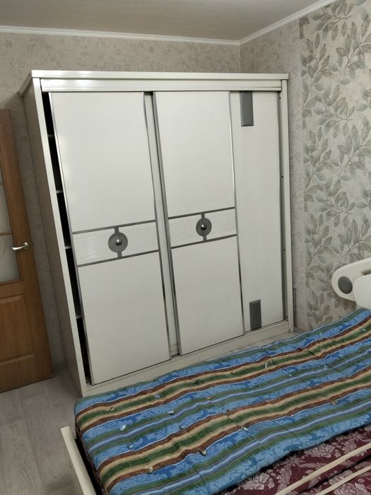 Кровать, шкаф и тумба