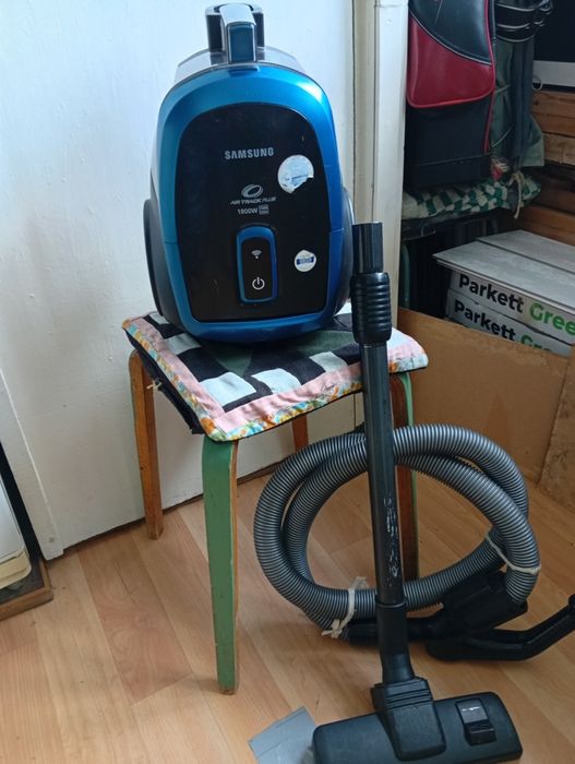 Пылесос 1800w.в хорошем состоянии