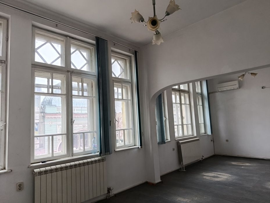 Офис в центъра на Русе-80кв.