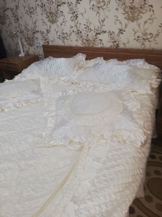 Продаётся красивое 2х спальное покрывало обращаться.звоните