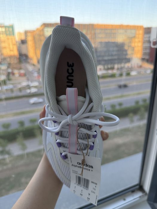 Продам кроссовки Adidas