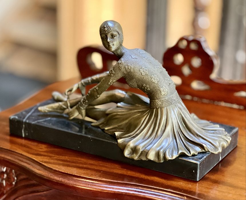 Statuetă Bronz stil ArtDeco *** vintage / antic / vechi / retro ***