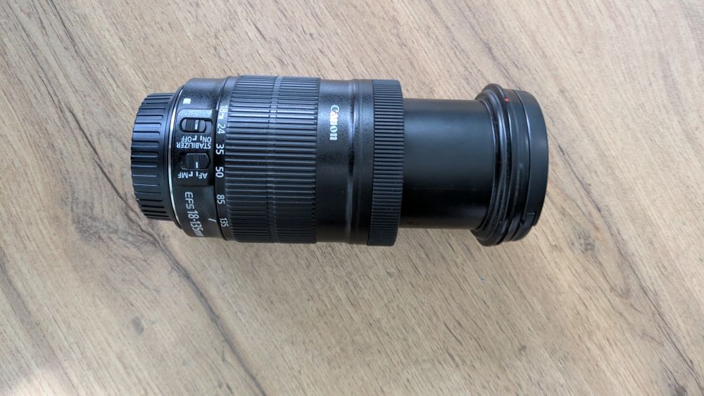 Объектив Canon 18-135mm