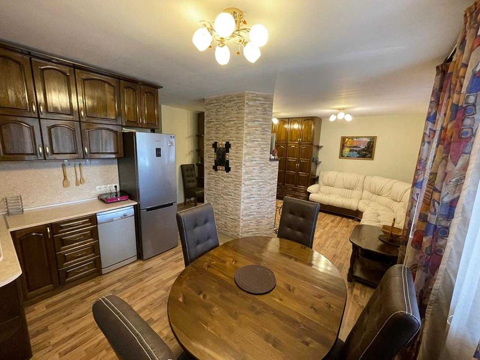 Продава се Тристаен апартамент в Велинград - 82 кв.м за 666 €/кв.м - Снимка #2