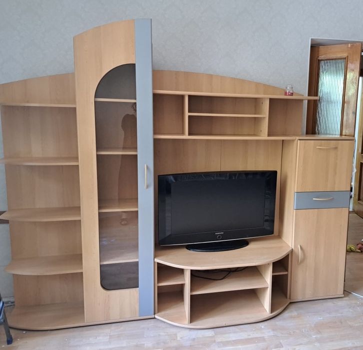 Продам стенку , подставку под тв